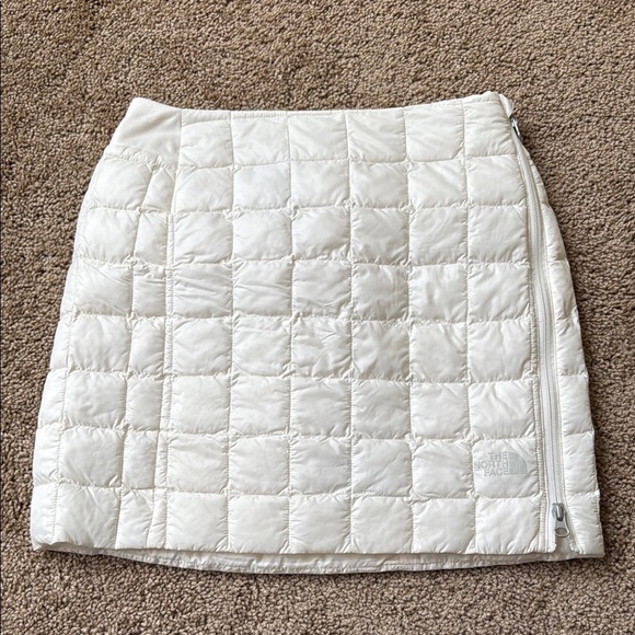 The North Face Thermoball Hybrid Mini Puffer Quilted Skirt White - Picture 1 of 10